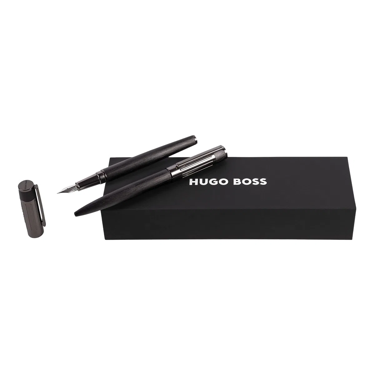 Hugo Boss Stifte-Set Gear Ribs Black Kugelschreiber & Füllfederhalter aus Messing hergestellt, Farbe: Dunkelgrün/Schwarz, Abmessungen: 200 x 62 x 34 mm, HPBP306A