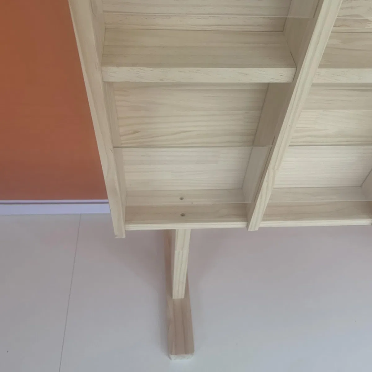 Klassischer Zeitungsständer mit 4 Ebenen, Prospektständer aus Holz, bodenstehender Zeitschriftenständer, Prospekthalter-Bücherregal für Büros, Einkaufszentren